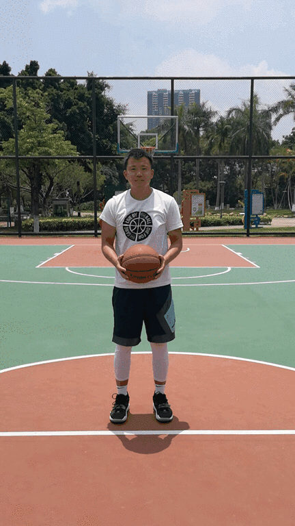 中班篮球怎么玩_中班篮球单手运球技巧_中班篮球教学视频教程