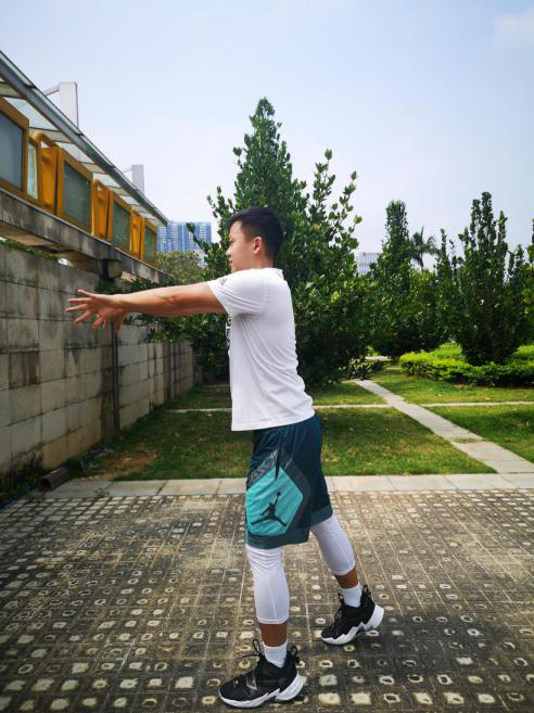 中班篮球单手运球技巧_中班篮球教学视频教程_中班篮球怎么玩