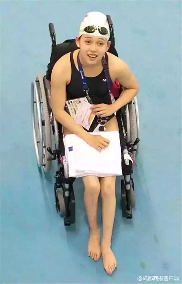 游泳冠军当年女孩是谁_游泳冠军女2021_当年游泳冠军女孩
