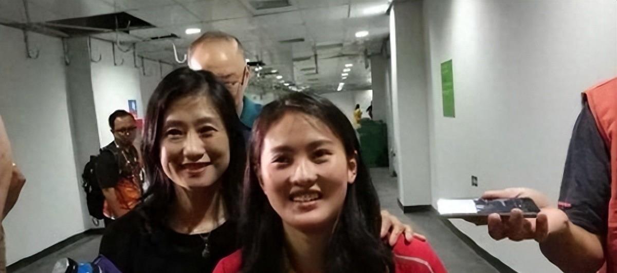 游泳冠军当年女孩是谁_当年游泳冠军女孩_游泳冠军女2021