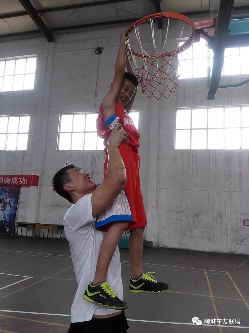培训篮球技巧基础项目怎么写_零基础篮球技巧培训项目_篮球培训训练