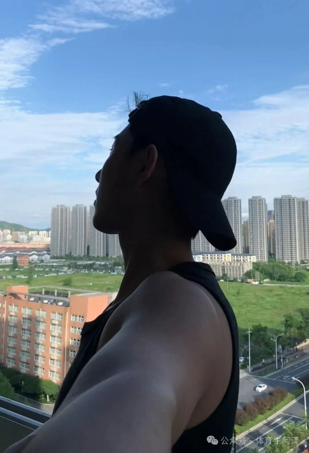 男子健身房穿搭_健身房男的穿什么_男运动健身房穿搭