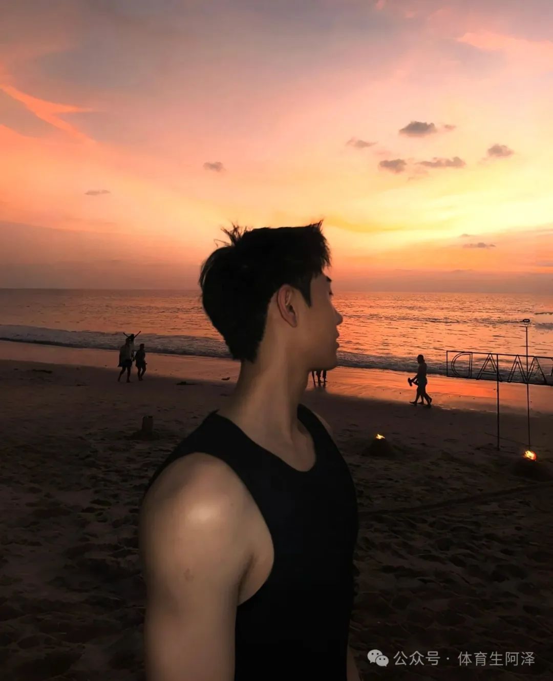 健身房男的穿什么_男运动健身房穿搭_男子健身房穿搭