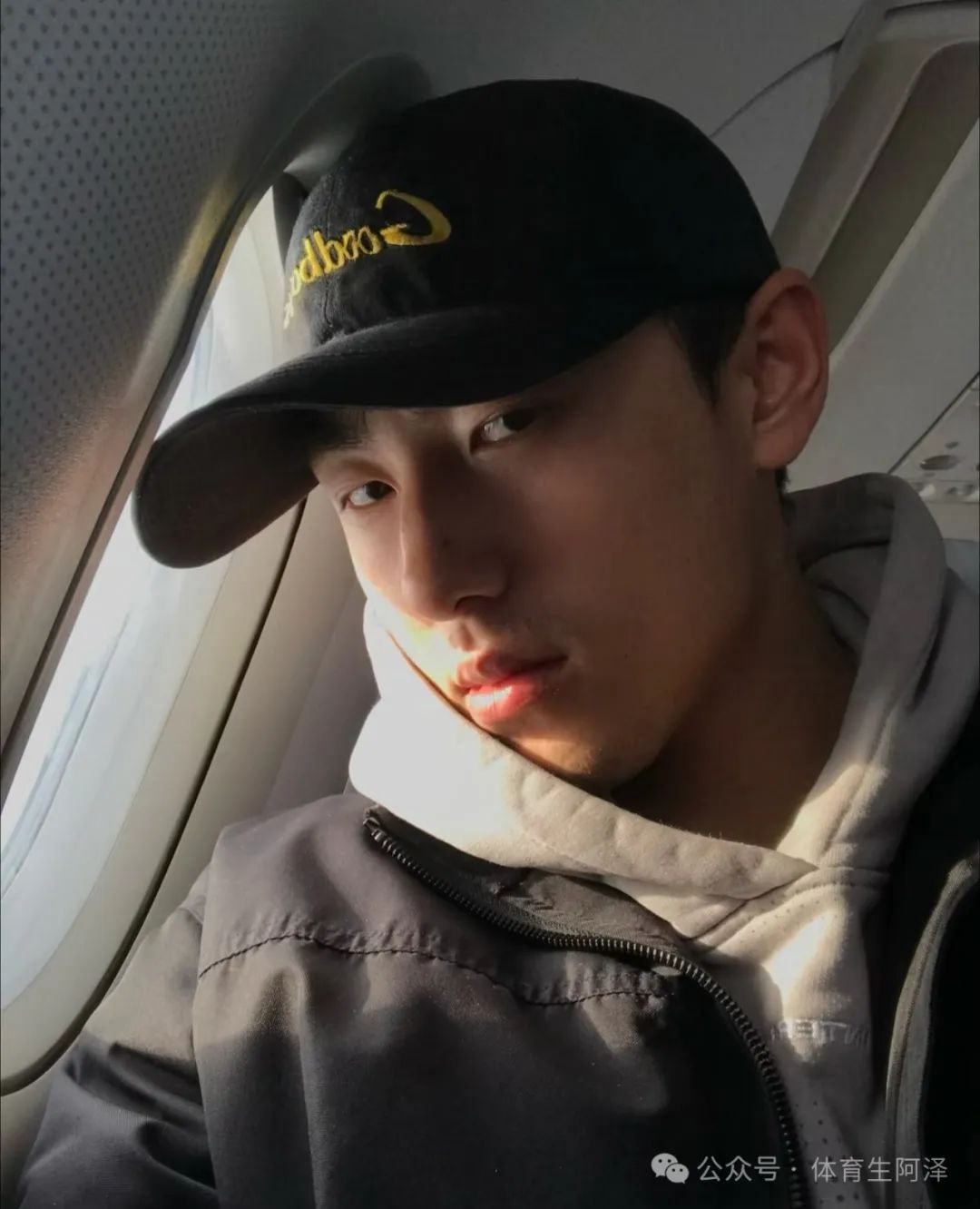 健身房男的穿什么_男运动健身房穿搭_男子健身房穿搭