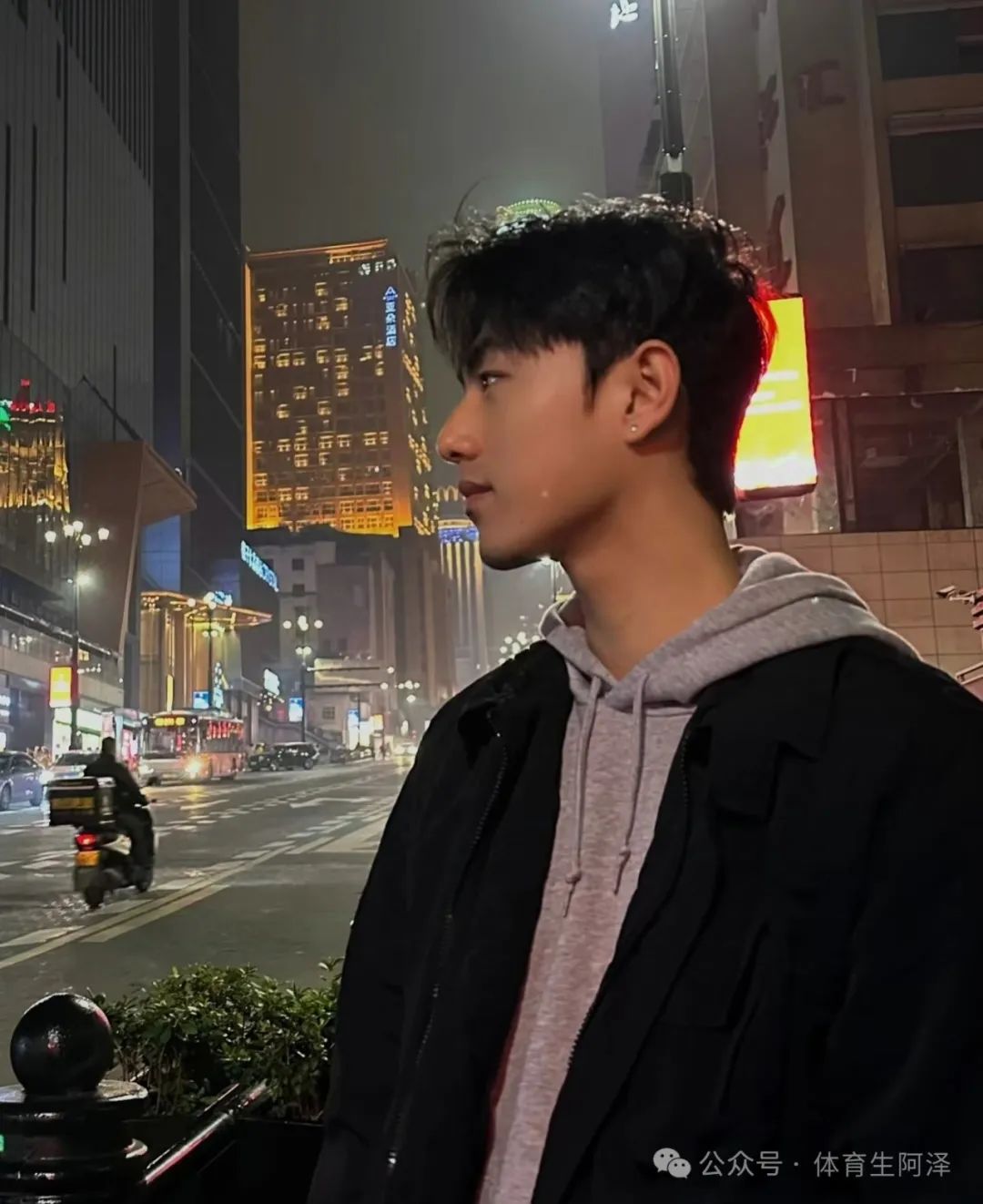男运动健身房穿搭_男子健身房穿搭_健身房男的穿什么