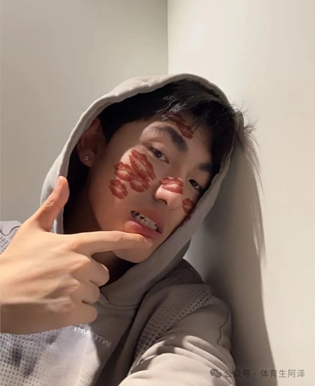 男运动健身房穿搭_男子健身房穿搭_健身房男的穿什么