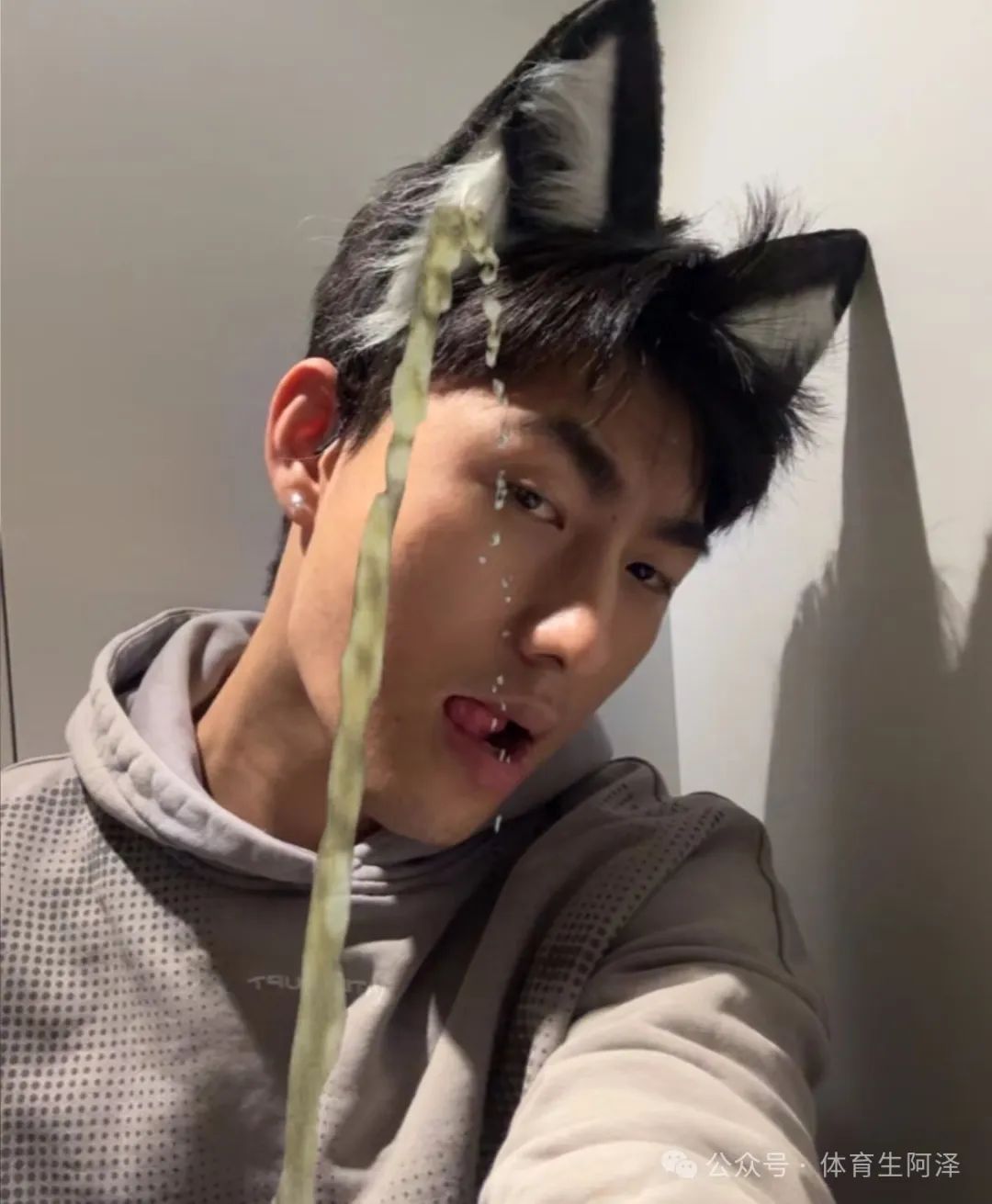 男子健身房穿搭_男运动健身房穿搭_健身房男的穿什么