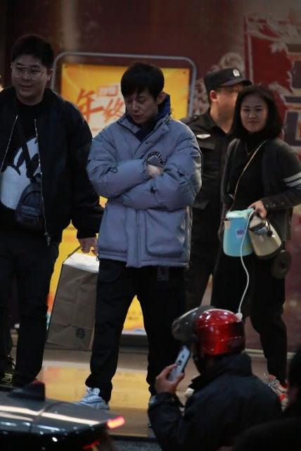 运动棉服配什么裤子好看女_运动棉服_运动棉服搭配什么裤子