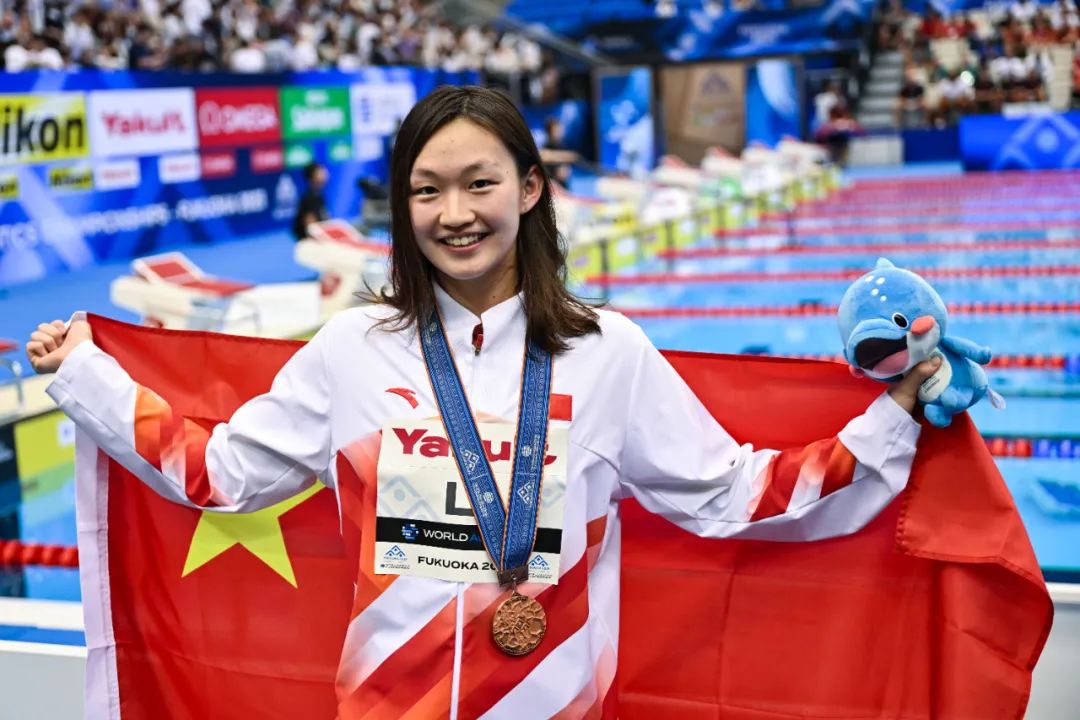 世锦赛游泳女子冠军英国是谁_游泳世锦赛英国女子冠军_游泳世锦赛女子颁奖