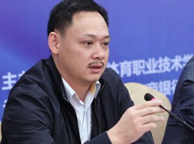 两次蝉联举重冠军的是谁_蝉什么冠军_蝉联冠军的蝉是什么意思