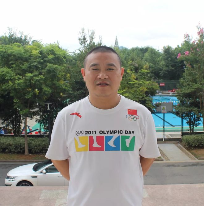 蝉什么冠军_蝉联冠军的蝉是什么意思_两次蝉联举重冠军的是谁