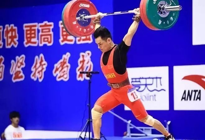 两次蝉联举重冠军的是谁_蝉什么冠军_蝉联冠军的蝉是什么意思