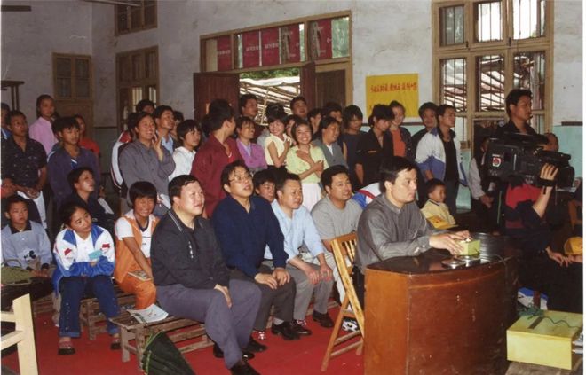 蝉什么冠军_蝉联冠军的蝉是什么意思_两次蝉联举重冠军的是谁