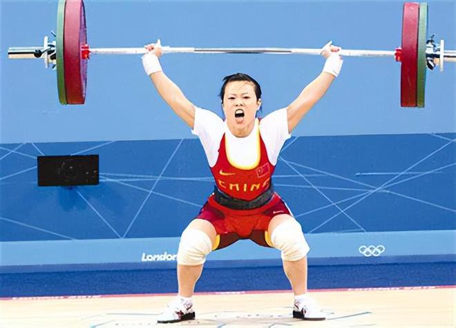 两次蝉联举重冠军的是谁_蝉什么冠军_蝉联冠军的蝉怎么写
